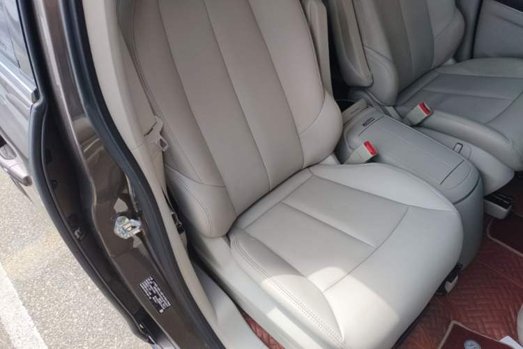 Used Buick GL8 2023 Land Executive Class Smart Enjoyment Model Right Front Seat