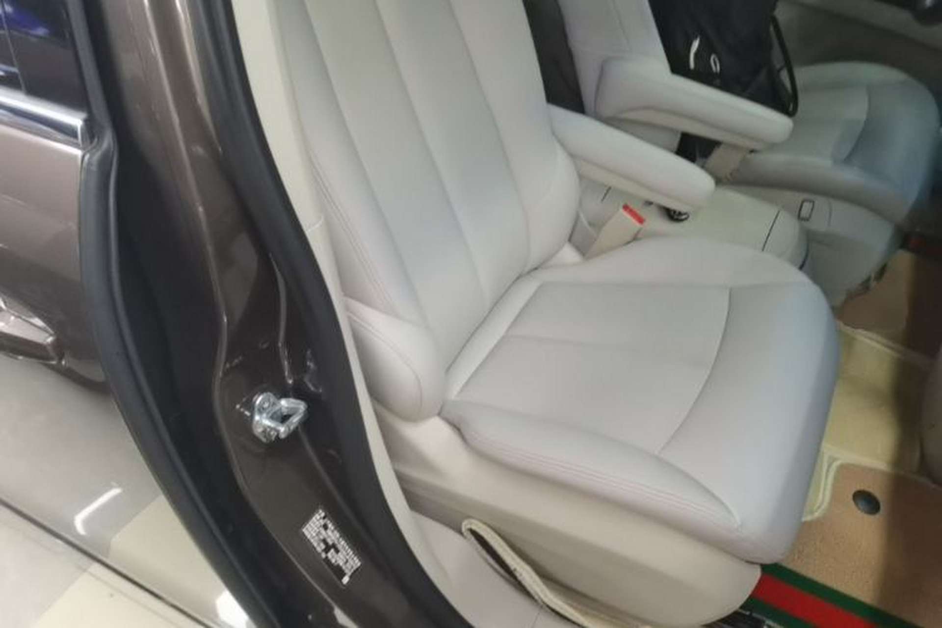 Used Buick GL8 2023 Land Executive Class Smart Enjoyment Model Right Front Seat