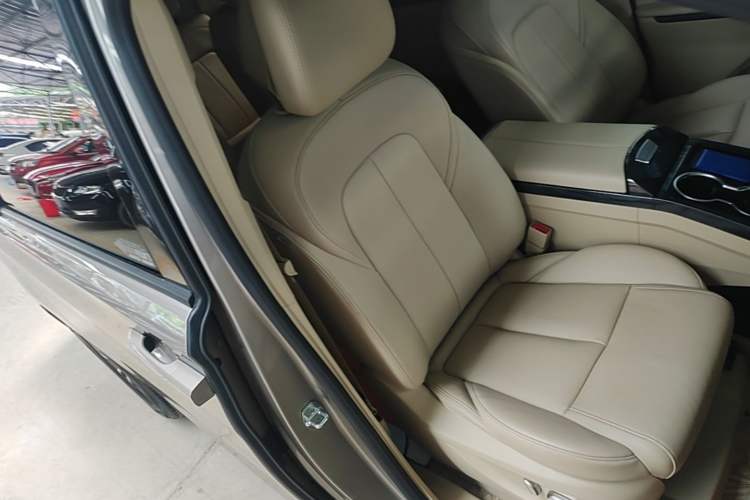 Used Buick GL8 2023 ES Lu Zun Deluxe Model Right Front Seat