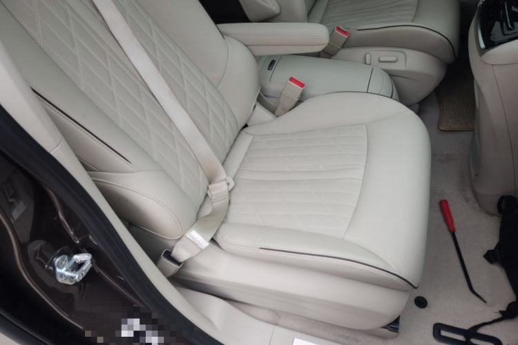 Used Buick GL8 2023 Land Executive Class Deluxe Model Right Front Seat