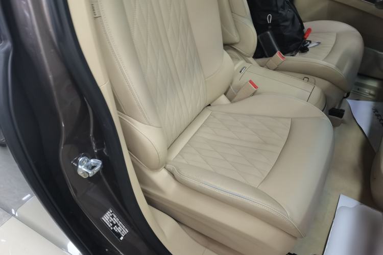 Used Buick GL8 2023 Facelifted Land Cruiser Executive Luxury Version Right Front Seat