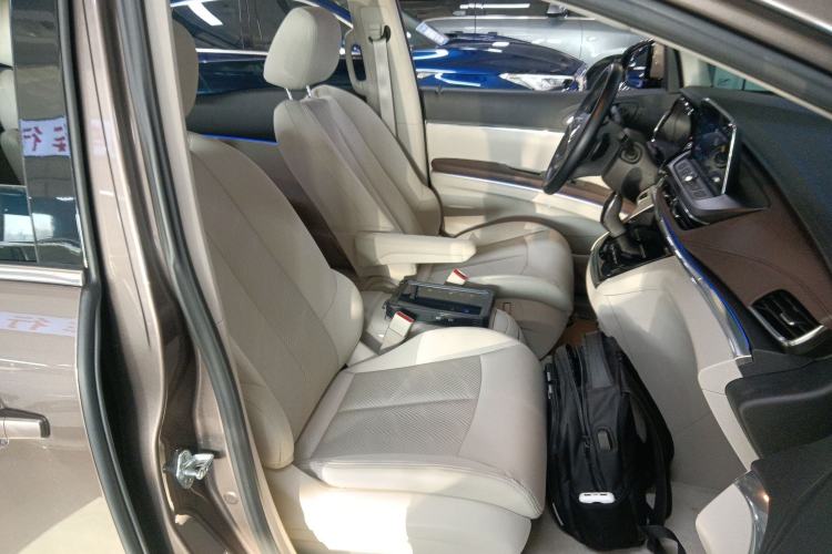 Used Buick GL8 2023 Land Executive Class Smart Enjoyment Model Right Front Seat