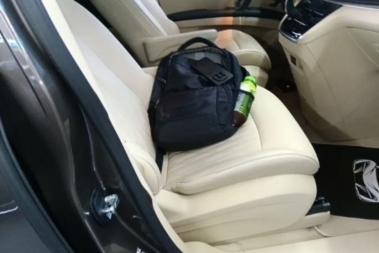 Used Buick GL8 2023 Facelifted Land Cruiser Executive Luxury Version Right Front Seat