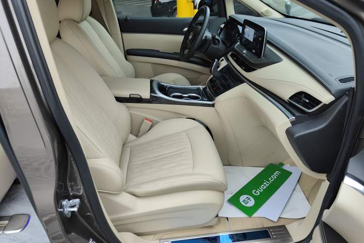 Used Buick GL8 2023 Facelifted Land Cruiser Executive Luxury Version Right Front Seat