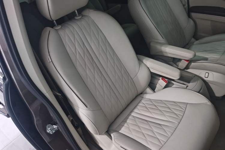 Used Buick GL8 2023 Land Executive Class 652T Luxury Model Right Front Seat