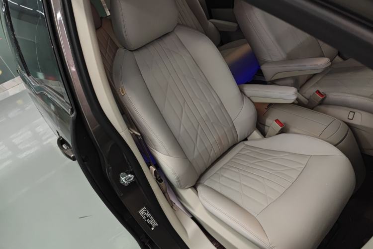 Used Buick GL8 2023 Land Executive Class Comfort Model Right Front Seat