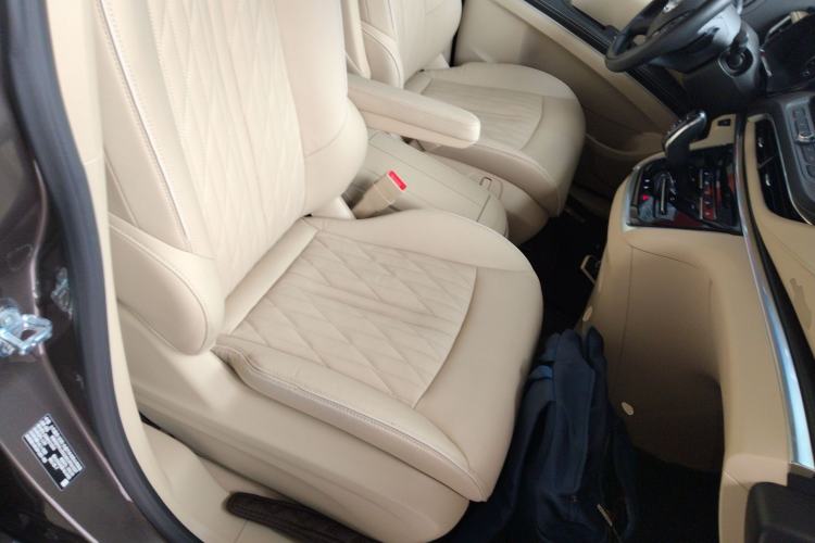 Used Buick GL8 2023 Land Executive Class 652T Luxury Model Right Front Seat