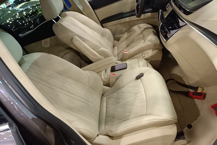 Used Buick GL8 2023 Facelifted Land Cruiser Executive Luxury Version Right Front Seat