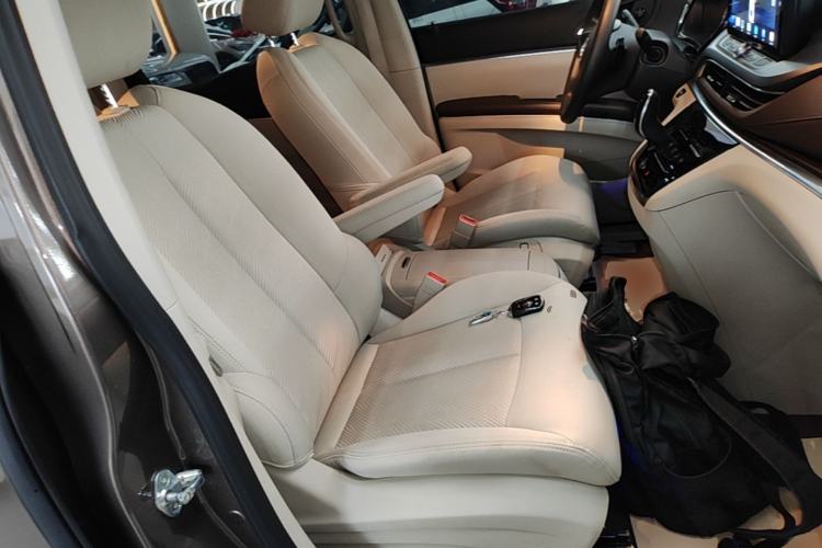 Used Buick GL8 2023 Land Executive Class Comfort Model Right Front Seat