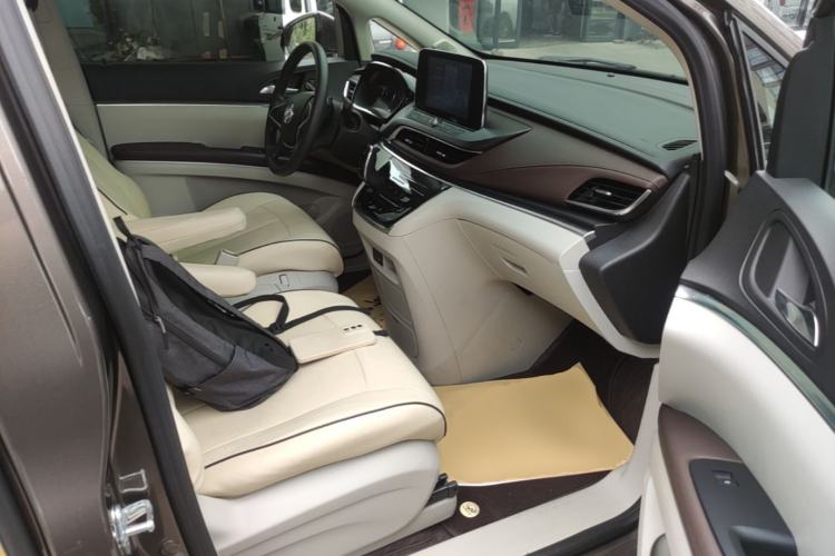 Used Buick GL8 2023 Land Executive Class Comfort Model Right Front Seat