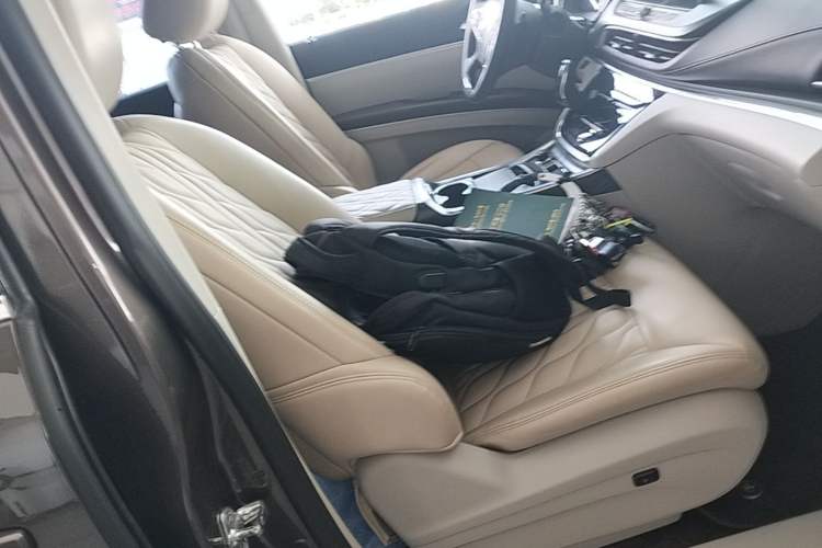 Used Buick GL8 2023 Land Executive Class Comfort Model Right Front Seat