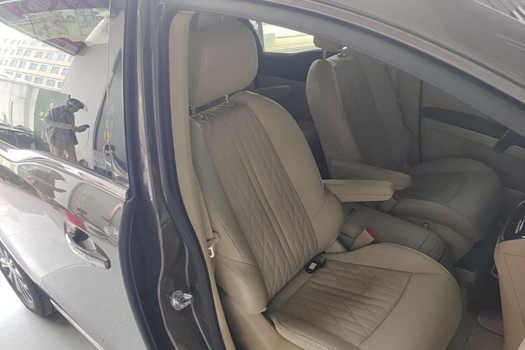Used Buick GL8 2023 Facelifted Land Cruiser Executive Luxury Version Right Front Seat