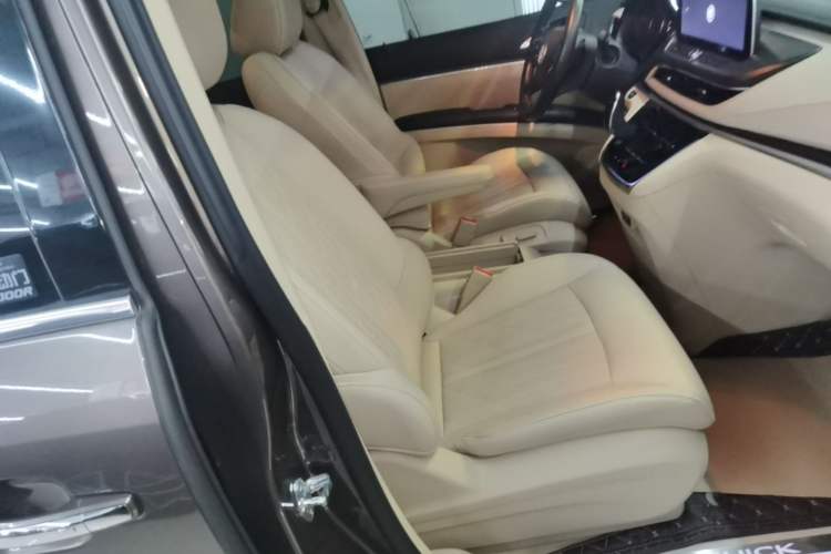Used Buick GL8 2023 Land Executive Class Deluxe Model Right Front Seat