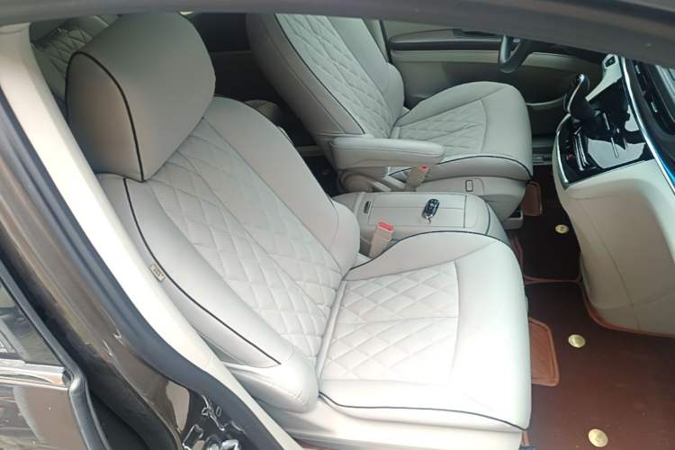 Used Buick GL8 2023 Land Executive Class Smart Enjoyment Model Right Front Seat