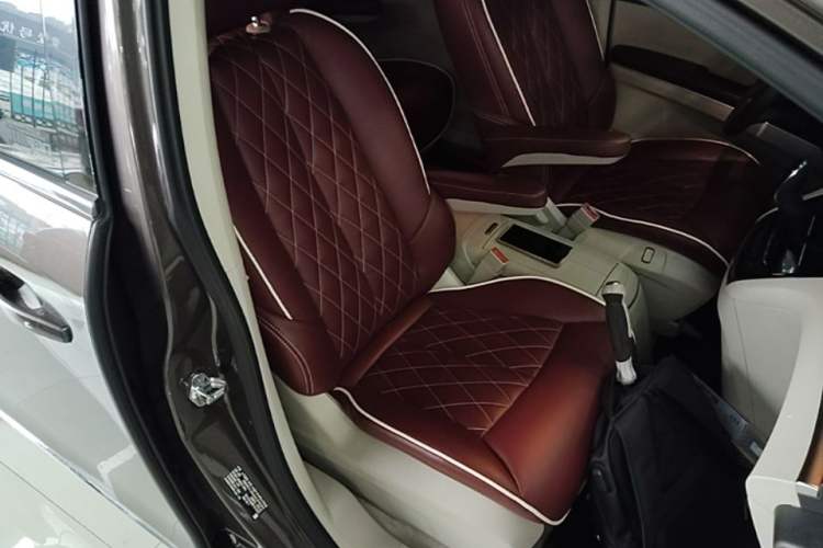 Used Buick GL8 2023 Land Executive Class Smart Enjoyment Model Right Front Seat