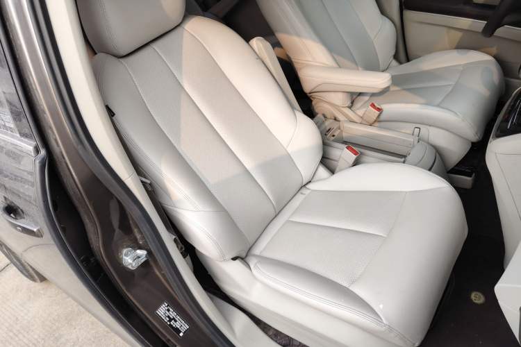 Used Buick GL8 2023 Land Executive Class Smart Enjoyment Model Right Front Seat