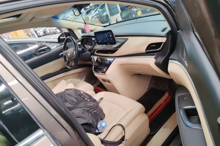 Used Buick GL8 2023 Facelifted Land Cruiser Executive Luxury Version Right Front Seat