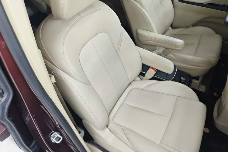 Used Buick GL8 2023 ES Lu Zun Deluxe Model Right Front Seat