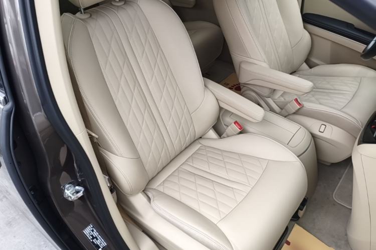 Used Buick GL8 2023 Land Executive Class 652T Luxury Model Right Front Seat