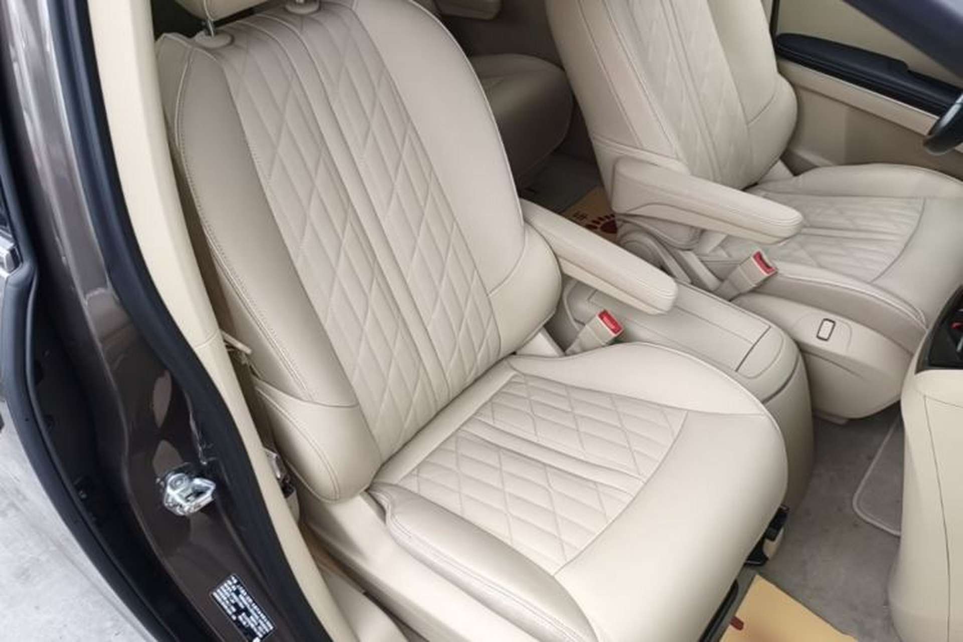 Used Buick GL8 2023 Land Executive Class 652T Luxury Model Right Front Seat