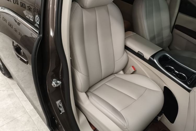 Used Buick GL8 2023 Land Executive Class Smart Enjoyment Model Right Front Seat