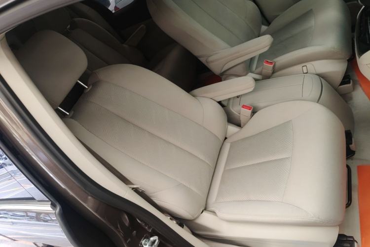 Used Buick GL8 2023 Land Executive Class Comfort Model Right Front Seat