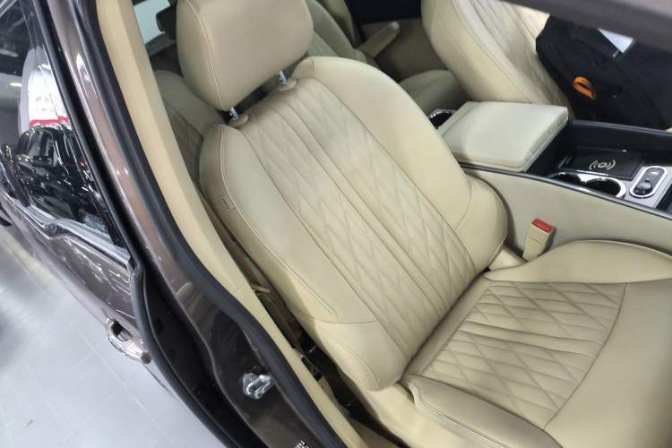 Used Buick GL8 2023 Land Executive Class 652T Luxury Model Right Front Seat