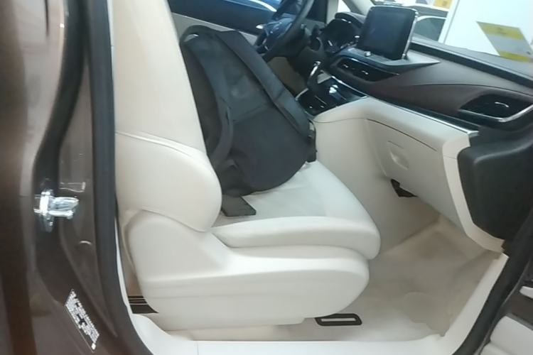 Used Buick GL8 2023 Land Executive Class Comfort Model Right Front Seat