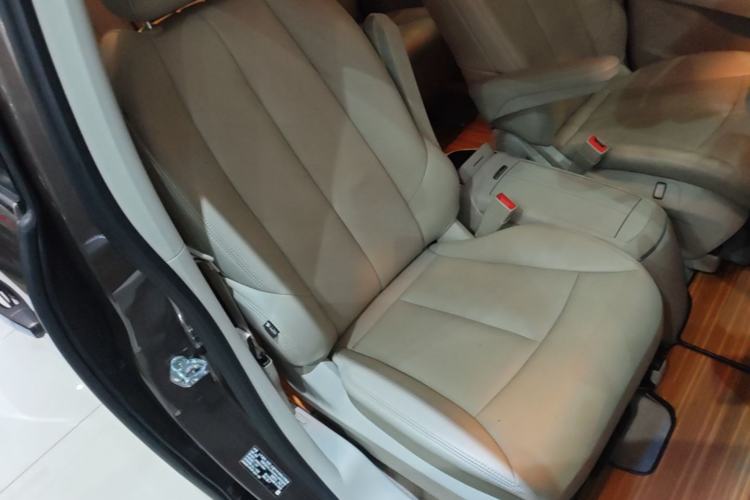 Used Buick GL8 2023 Land Executive Class Comfort Model Right Front Seat