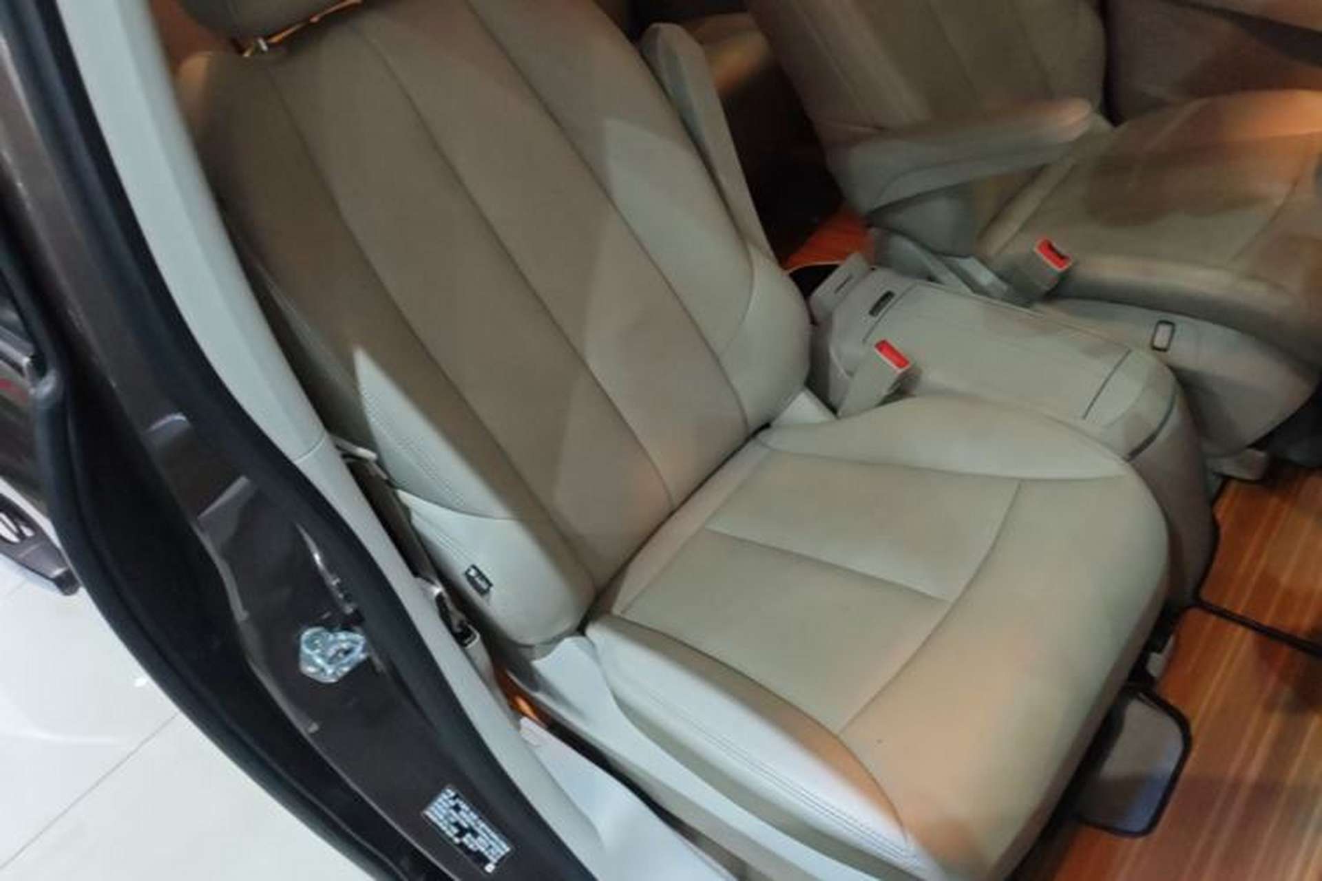 Used Buick GL8 2023 Land Executive Class Comfort Model Right Front Seat