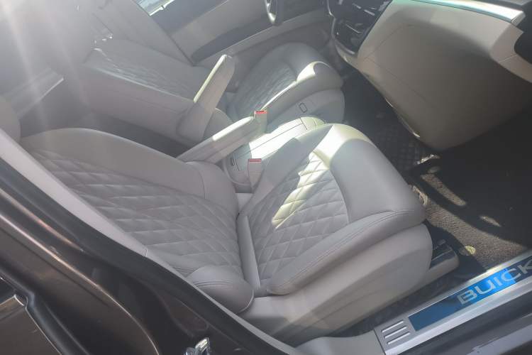 Used Buick GL8 2023 Land Executive Class Smart Enjoyment Model Right Front Seat