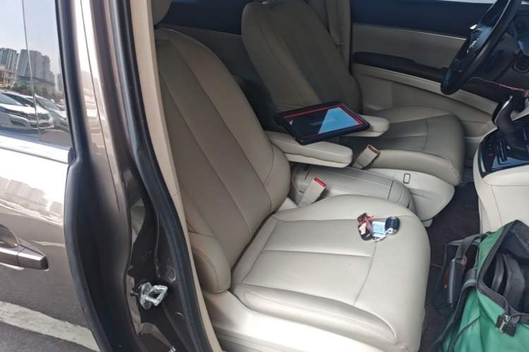 Used Buick GL8 2023 Land Executive Class Comfort Model Right Front Seat