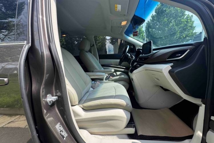 Used Buick GL8 2023 Land Executive Class Comfort Model Right Front Seat