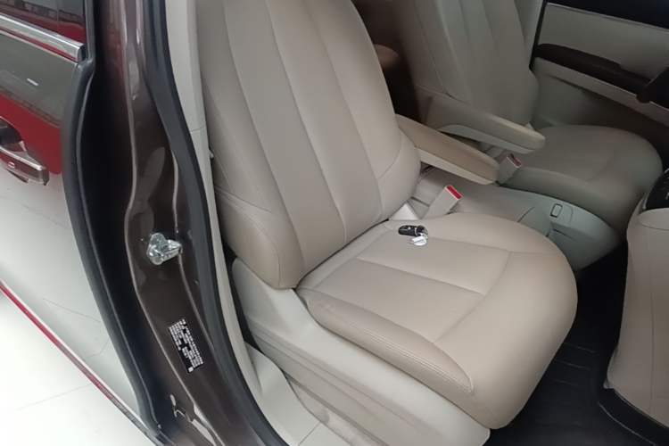 Used Buick GL8 2023 Land Executive Class Smart Enjoyment Model Right Front Seat