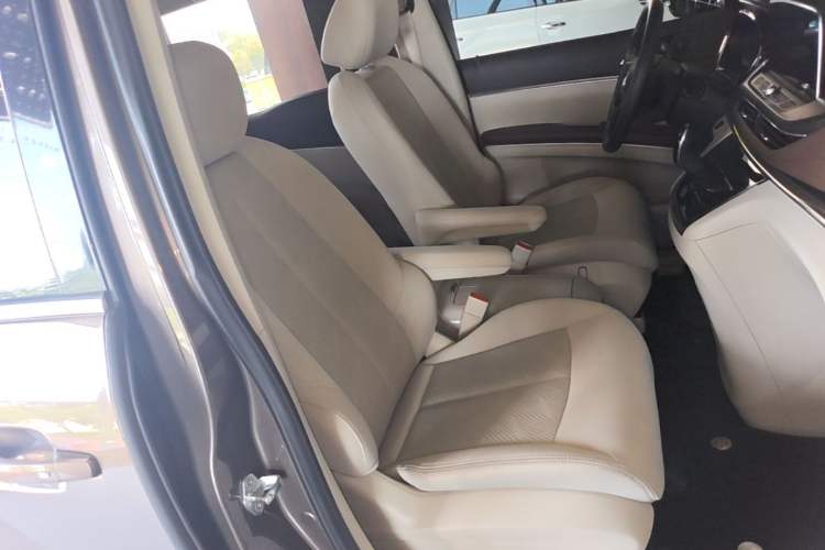 Used Buick GL8 2023 Land Executive Class Smart Enjoyment Model Right Front Seat
