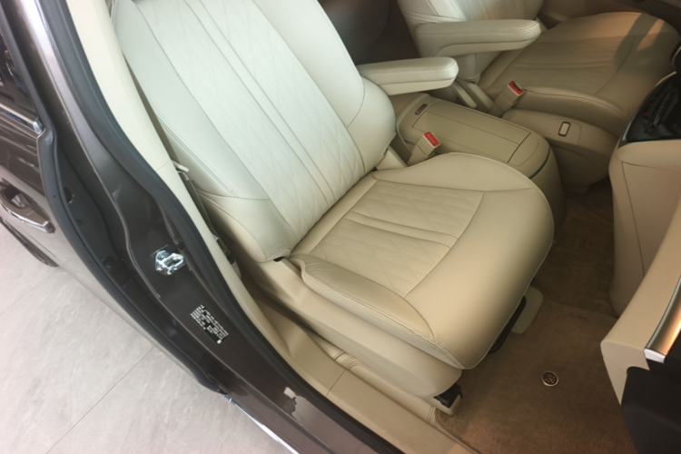 Used Buick GL8 2023 Facelifted Land Cruiser Executive Luxury Version Right Front Seat