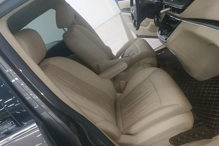 Used Buick GL8 2023 Facelifted Land Cruiser Executive Luxury Version Right Front Seat