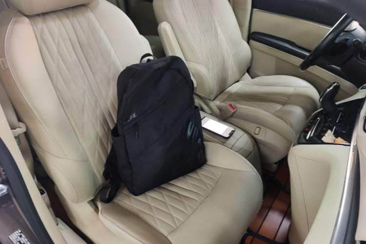 Used Buick GL8 2023 Facelifted Land Cruiser Executive Luxury Version Right Front Seat