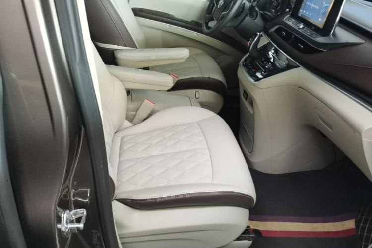 Used Buick GL8 2023 Land Executive Class Comfort Model Right Front Seat
