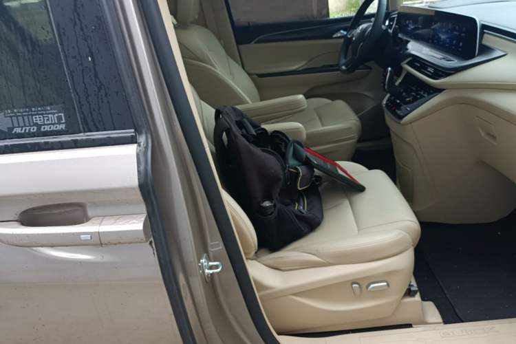 Used Buick GL8 2023 ES Lu Zun Deluxe Model Right Front Seat