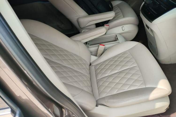 Used Buick GL8 2023 Land Executive Class Smart Enjoyment Model Right Front Seat