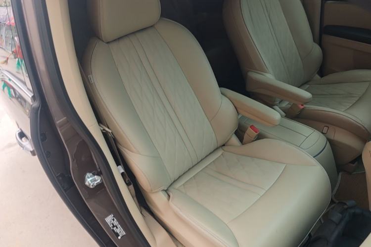 Used Buick GL8 2023 Facelifted Land Cruiser Executive Luxury Version Right Front Seat