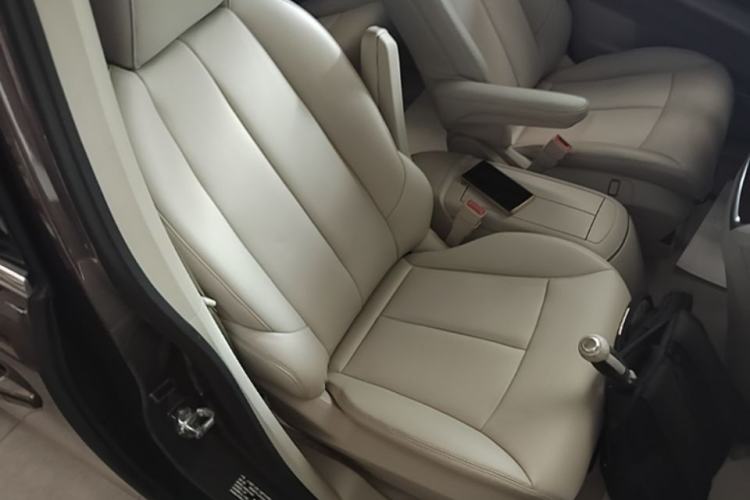 Used Buick GL8 2023 Land Executive Class Comfort Model Right Front Seat