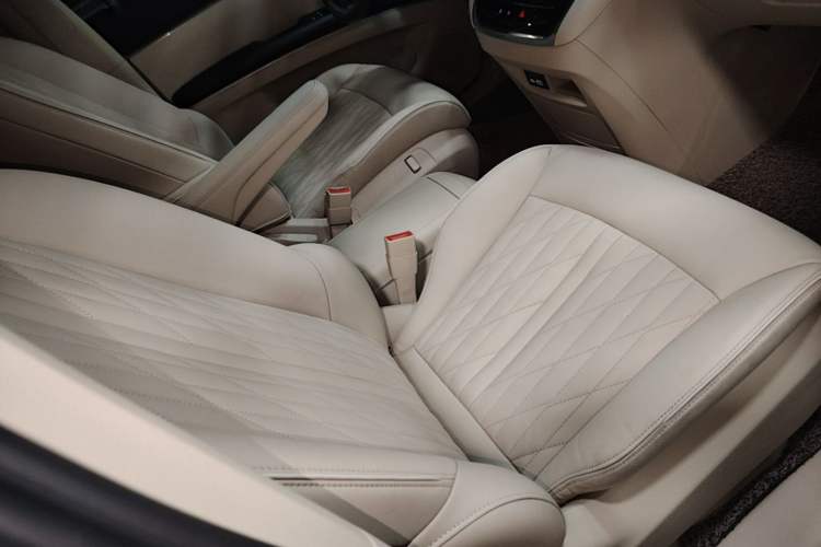 Used Buick GL8 2023 Facelifted Land Cruiser Executive Luxury Version Right Front Seat