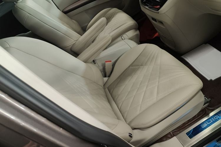 Used Buick GL8 2023 Land Executive Class Smart Enjoyment Model Right Front Seat