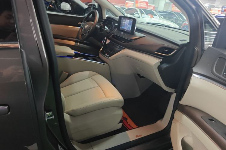 Used Buick GL8 2023 Land Executive Class Comfort Model Right Front Seat