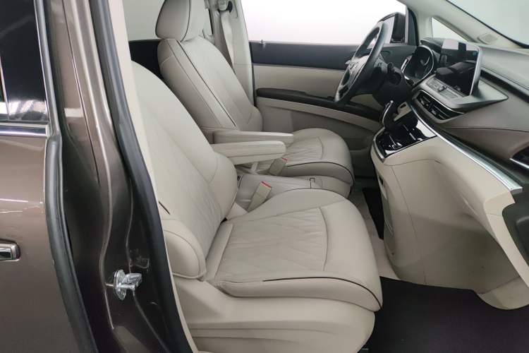 Used Buick GL8 2023 Land Executive Class 652T Luxury Model Right Front Seat