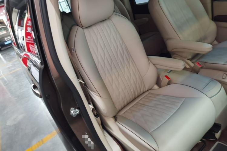 Used Buick GL8 2023 Land Executive Class Comfort Model Right Front Seat