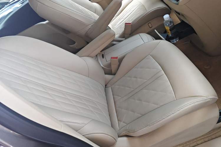 Used Buick GL8 2023 Land Executive Class 652T Luxury Model Right Front Seat