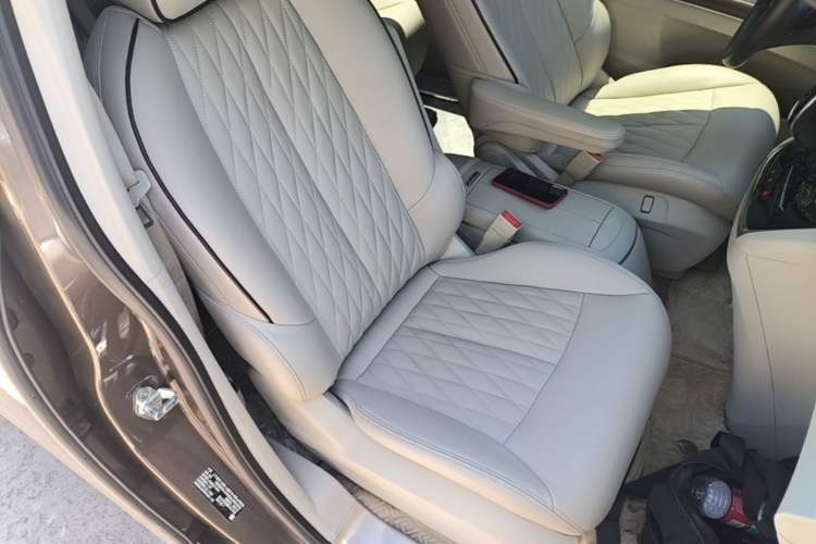 Used Buick GL8 2023 Land Executive Class Smart Enjoyment Model Right Front Seat